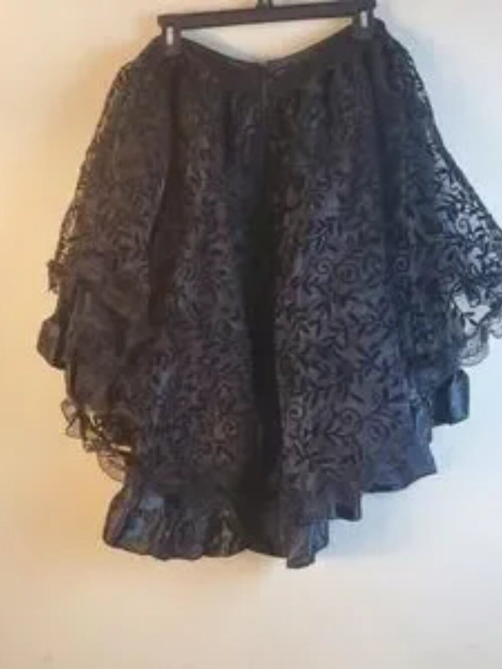 Black costume skirt - Picture 2 of 3